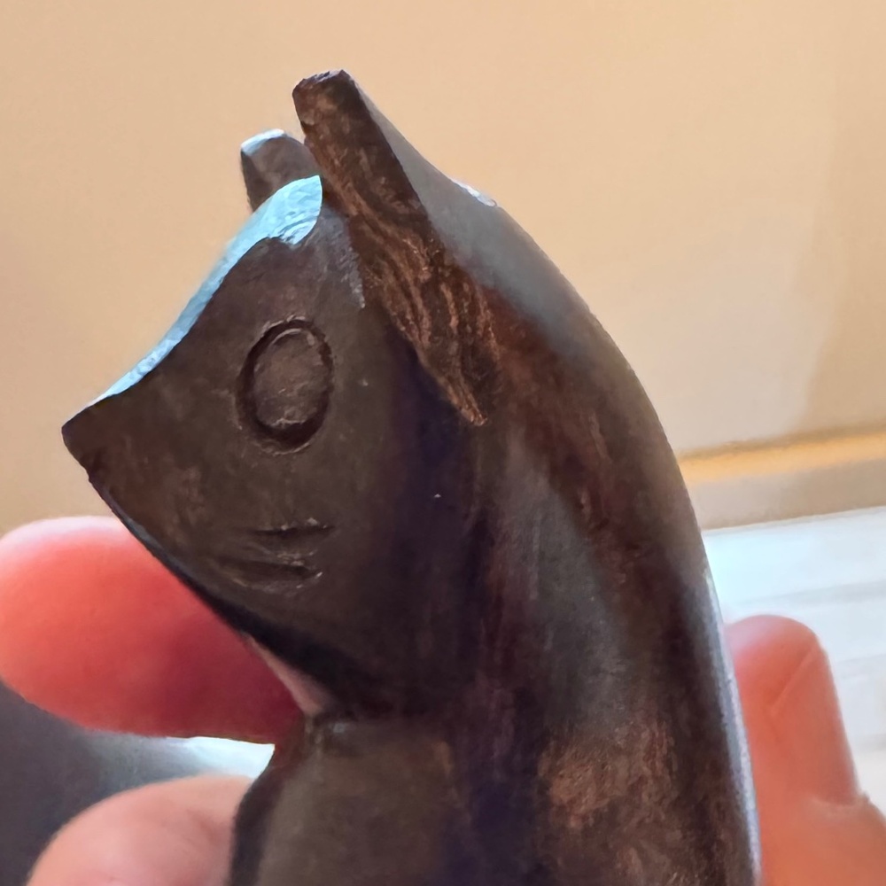Vintage Hardwood Cat Sculpture: Expressive Wood Carving Figurine - Picture 4 of 4